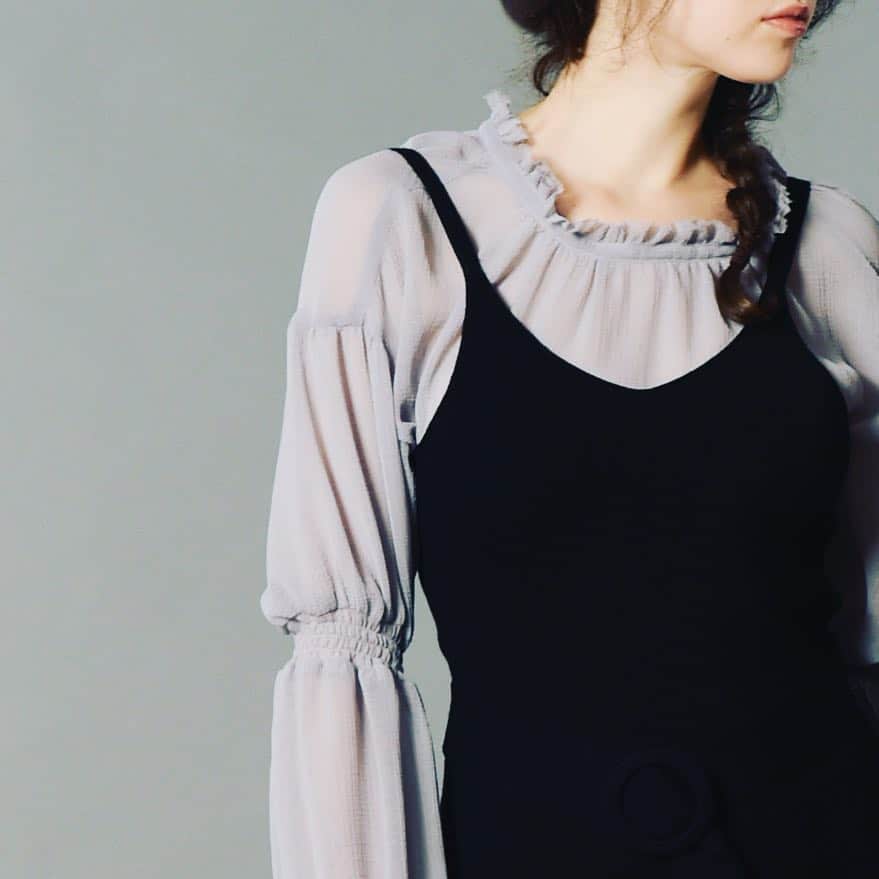サロンドバルコニーのインスタグラム：「in store  blouse ¥17,000＋tax knit dress ¥16,500＋tax  #salondebalcony #balconyandbed」