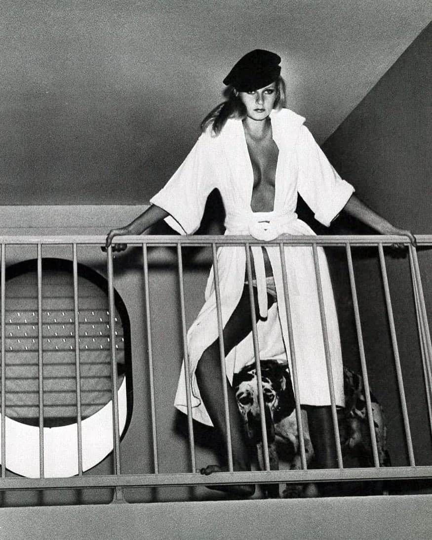 Meganさんのインスタグラム写真 - (MeganInstagram)「Patti Hansen 〰 Vogue paris 1975 📷 Helmut Newton #pattihansen #vogueparis #helmutnewton」11月30日 6時20分 - zanzan_domus