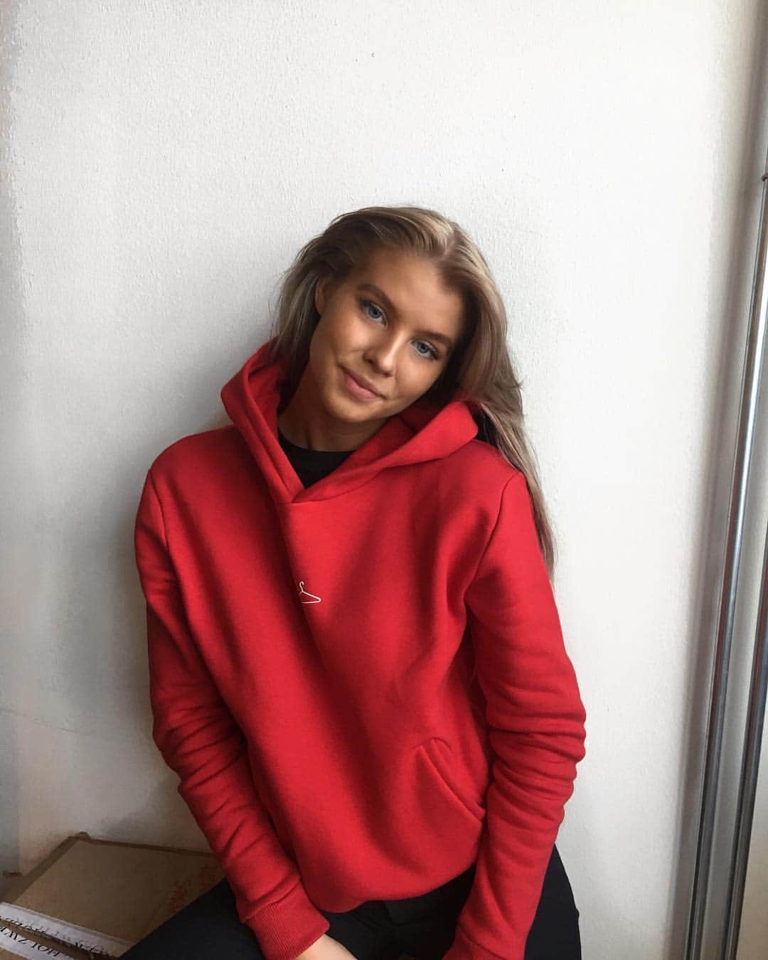 Aurora Mohn Stuedahlのインスタグラム：「tomorrow 12.00 ❣️ @holzweiler」