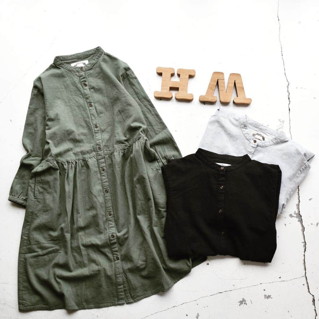 +natural(プラスナチュラル)のインスタグラム：「#ノーカラー の#シャツワンピース ！ シンプルな#アースカラー は3色展開。 1枚でさらっと着れる便利アイテムです✨ ─────────────────── .+natural(プラスナチュラル)は、 優しい印象に包まれる、  ナチュラルテイストなファッションと 暮らしの情報を ご紹介するWEBメディアです ─────────────────── . .  #ハートマーケット #大人ナチュラル #ナチュラル服 #プラスナチュラル #お洒落さんと繋がりたい #秋コーデ #ママコーデ #カジュアルコーデ #大人カジュアル #ママファッション#naturallook #ナチュラルファッション #大人コーデ #ナチュラルコーデ #シンプルコーデ #撮影 #着回しコーデ #데일리록 #코디 #일본 #シンプルコーデ #冬コーデ」