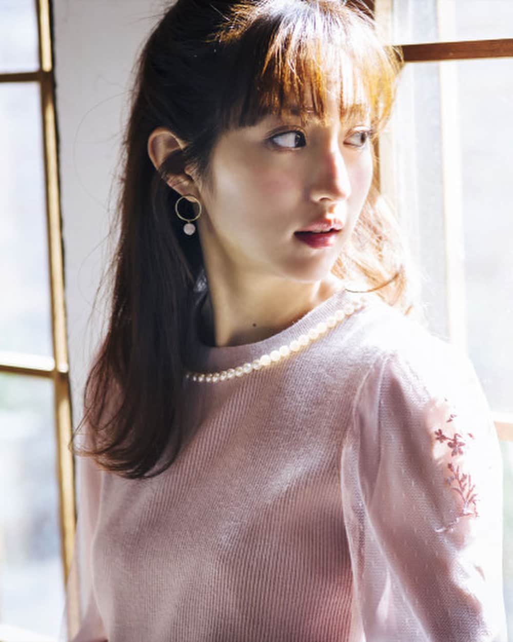 Arpege storyさんのインスタグラム写真 - (Arpege storyInstagram)「12月のArpege story限定アイテム🌟 Rirandture 【Arpege story限定】袖ドットチュール刺繍フレアワンピース 20,520円（税込） お袖に施した繊細なレースと刺繍がかわいいポイント💗 衿のパールはArpege story限定!  #Rirandture#Arpegestory#Arpegestory限定#Arpegestory限定アイテム#堀田茜#WEBALBUM#ワンピース」11月30日 16時45分 - arpege_story