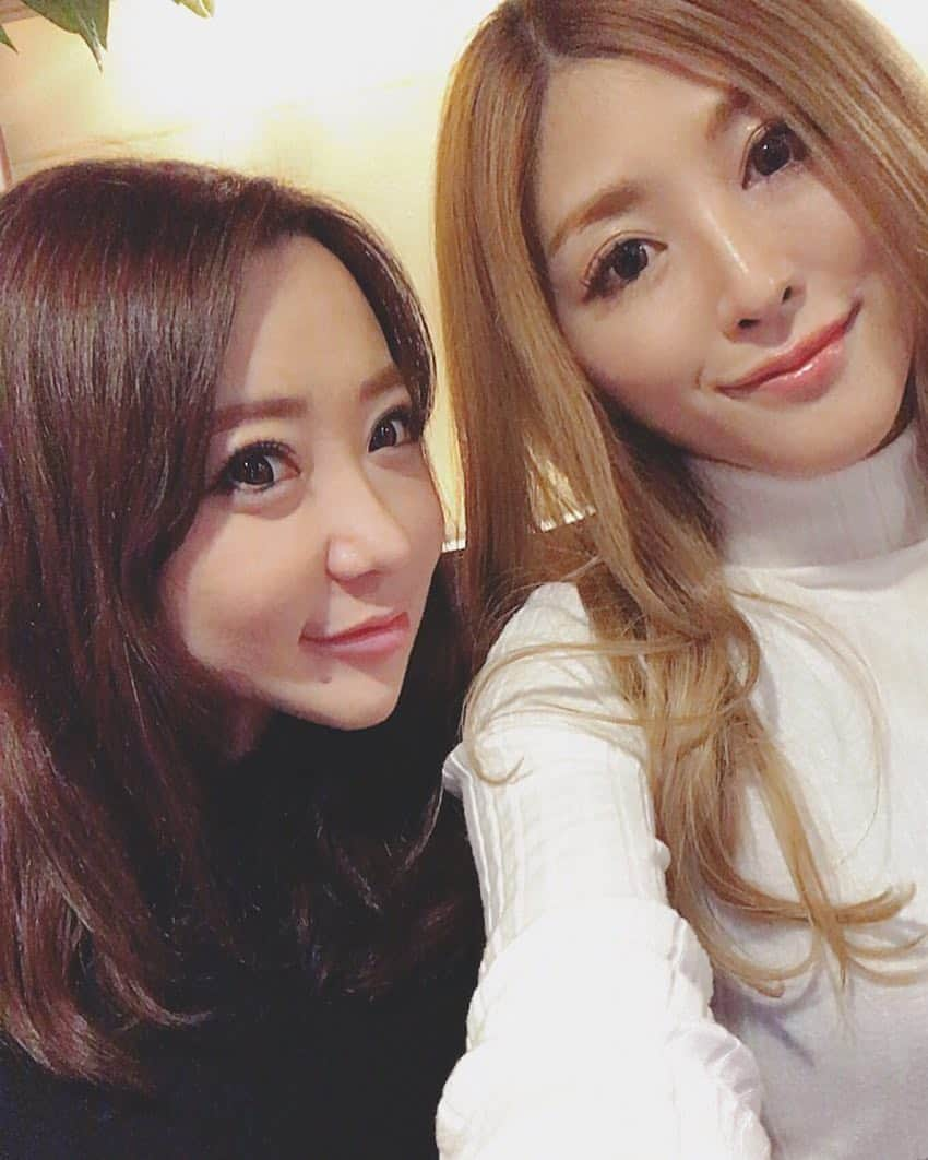 鮎川りなさんのインスタグラム写真 - (鮎川りなInstagram)「お久しぶりの @c.m.mika  安定にずっと爆笑！シワ増えるやめてww #寸がたらん #有楽町 #恵比寿  #cafe #女子トーク炸裂 #おもろいねーちゃんやで！ #orange は好き？きらい？」11月30日 17時46分 - ayurina_oy