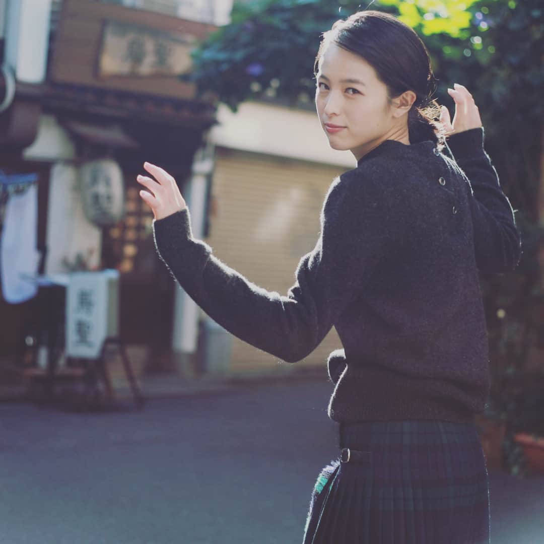 清野菜名さんのインスタグラム写真 - (清野菜名Instagram)「週刊文春の原色美少女図鑑にのっております。」11月30日 22時47分 - seinonana