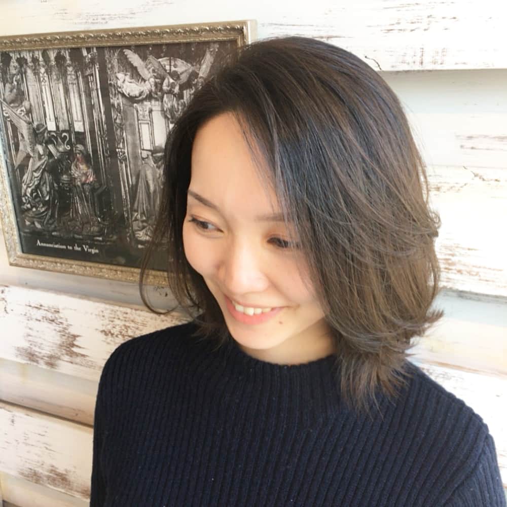 のインスタグラム：「#久しぶり の#美容院 で#髪 が#落ち着き ました😘✨#アッシュカラー #良い感じ 🙌#hairstyle #hairstyle #haircut #hair #hairarrange #hairartist #salon #hairsalon #サロン #アッシュ #カラーリング #出産前にやりたかったこと #次はいつかな 🤣💇#イルミナカラー #beautyair #beauty #beautyandthebeast」