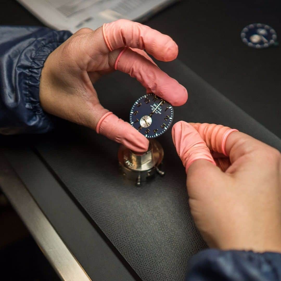 Mike Kriegerさんのインスタグラム写真 - (Mike KriegerInstagram)「There are now more than 25M businesses on Instagram! Instagram leadership had the opportunity to visit one of those businesses this week, @Shinola. Touring their labs and meeting with their leadership team, we learned about the care and craft that goes into designing and building their products. Each product is assembled by hand on-site, many of them made up of dozens of pieces that are put together meticulously. I was inspired by the dedication of every technician to the quality of each individual product, and am excited to apply what I learned to how we build products at Instagram.  photo by @chenpamela」12月1日 12時41分 - mikeyk