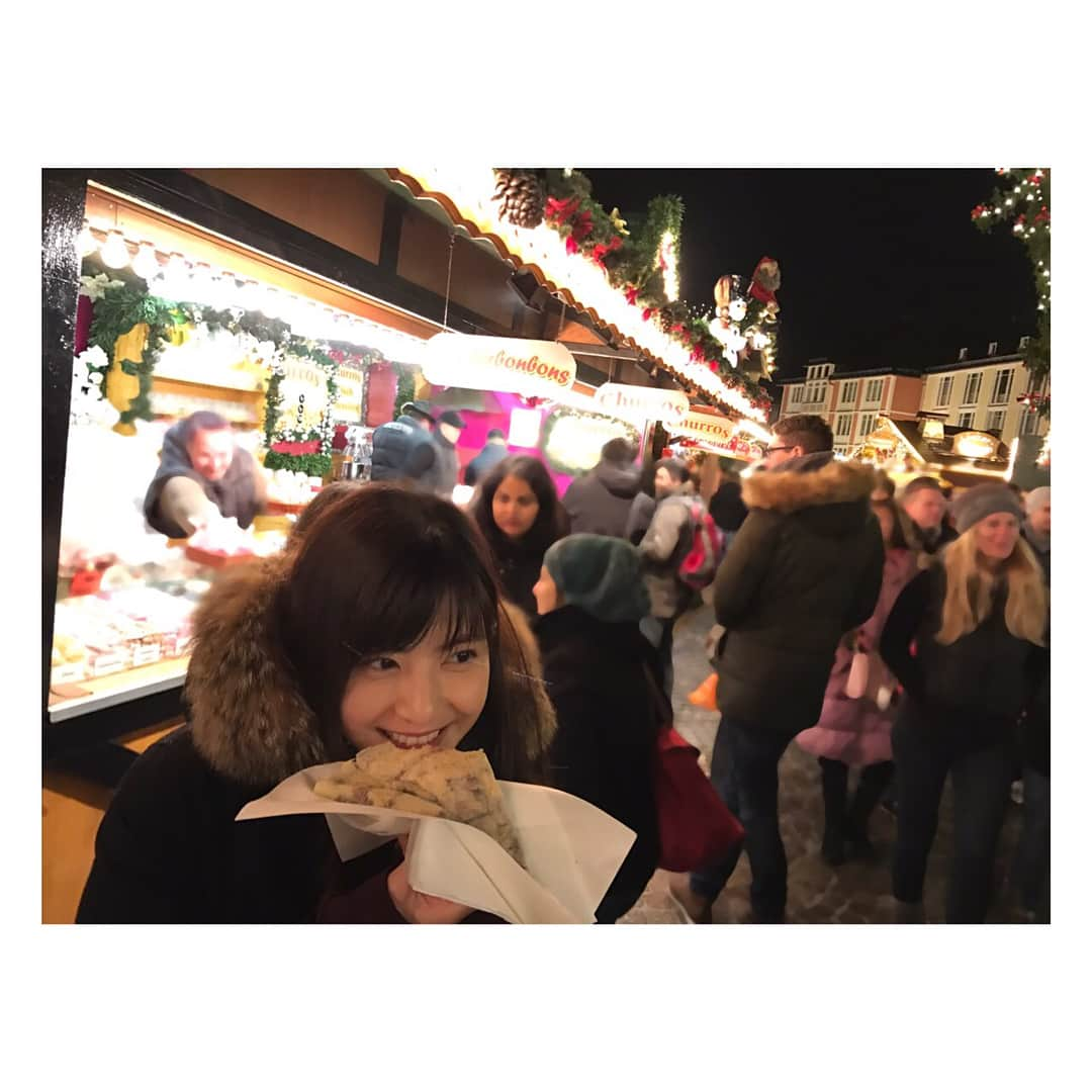 佐藤ありささんのインスタグラム写真 - (佐藤ありさInstagram)「今日から12月！ 今年も残すところあと1ヶ月になりましたね。 ドイツはクリスマスマーケットが始まっています🎄✨ いつも必ず食べるnutellaのクレープ❤️ 去年はしーちゃんと一緒に食べたな〜😚」12月1日 16時18分 - satoarisa920