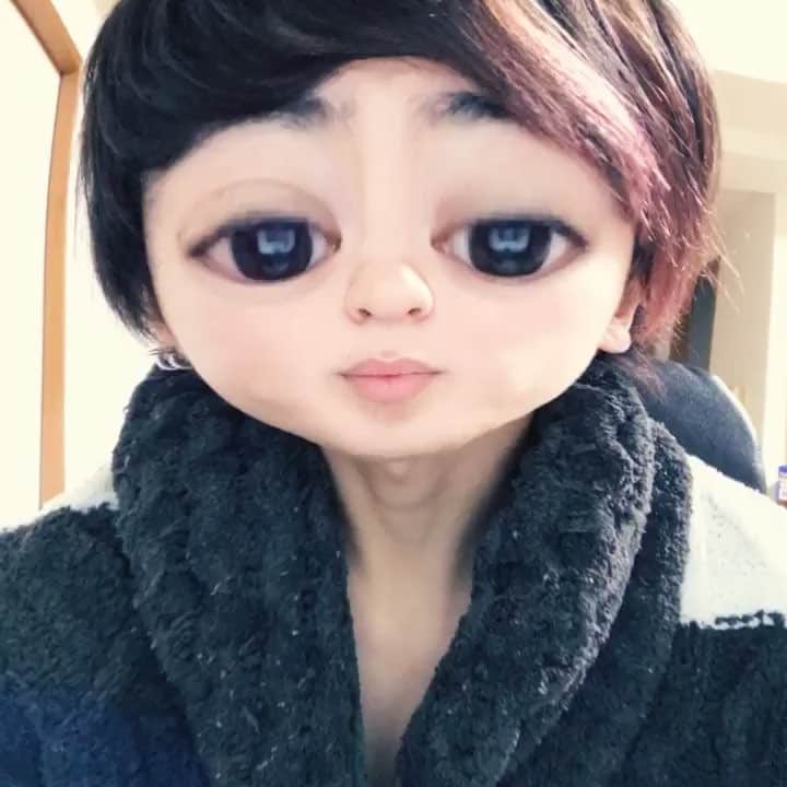 VAMBIのインスタグラム：「雪だるまつくろう歌ってみた。  #youtube #youtuber #youtubers #youtubechannel #アナと雪の女王 #ディズニー #ディズニーランド #ディズニーシー」