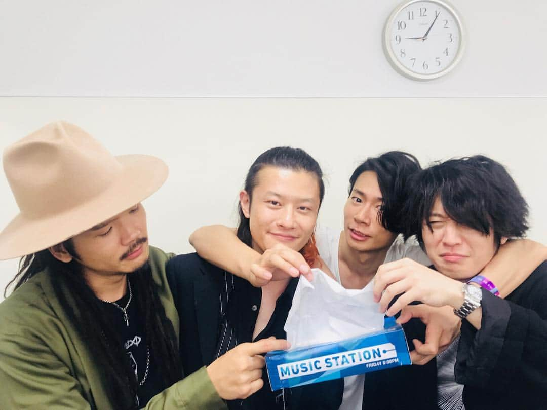 [ALEXANDROS]さんのインスタグラム写真 - ([ALEXANDROS]Instagram)「Mステありがとうございました！ 明日、また！にーやん  #明日また #alexandros #mステ」12月1日 21時06分 - alexandros_official_insta