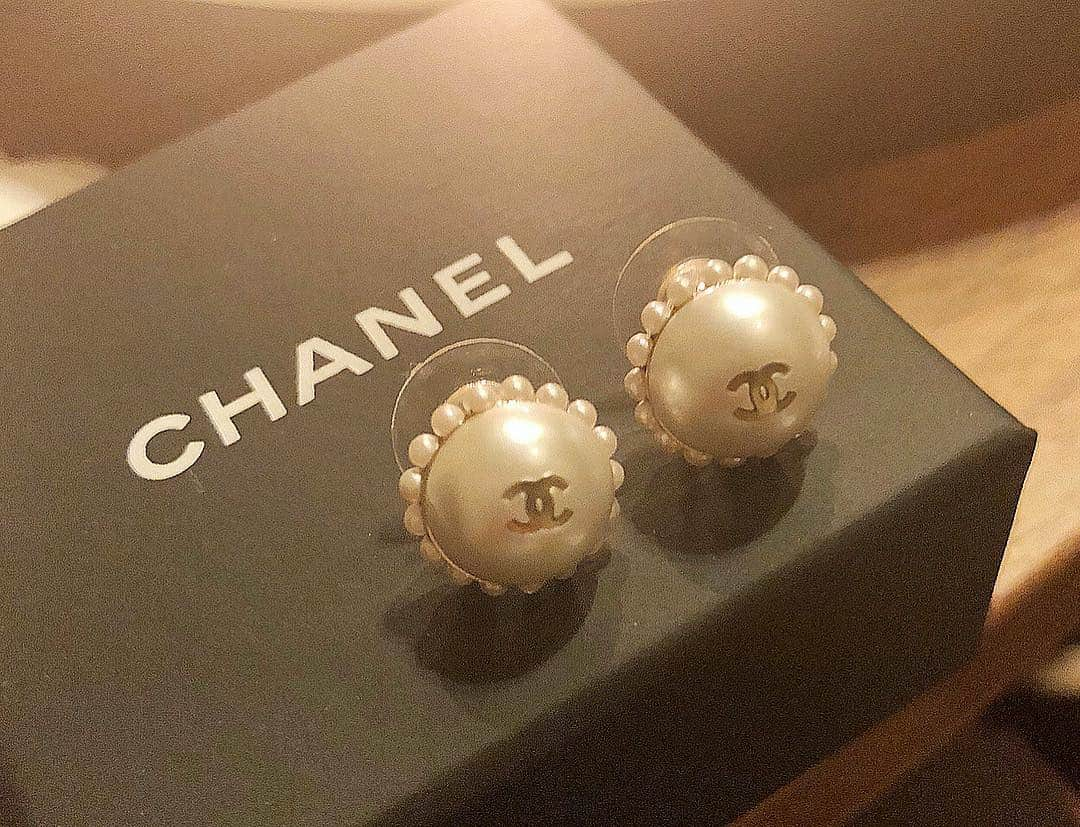 chayさんのインスタグラム写真 - (chayInstagram)「💋 #chanel #pierce」12月1日 21時36分 - chay1023_official