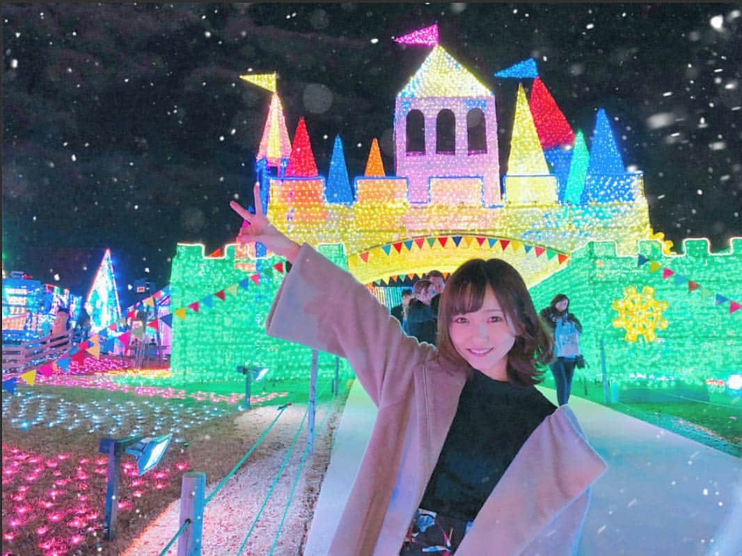 三田寺円のインスタグラム：「ドイツ村🎄💞 2年前の今日も 同じ場所に来てた😂😂 きれいでーした☺️」