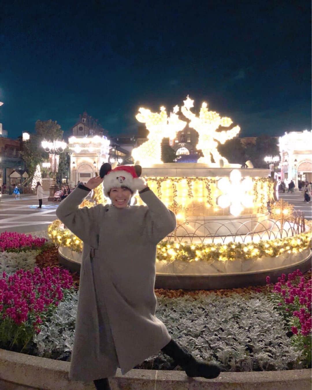 海老原優香さんのインスタグラム写真 - (海老原優香Instagram)「サンタ帽かぶって、満面の笑みすぎた🎅🏻🎄✨ ＊ #クリスマス #イルミネーション #ディズニー #TDS#🎄#🎅🏻」12月2日 22時12分 - ebioffi