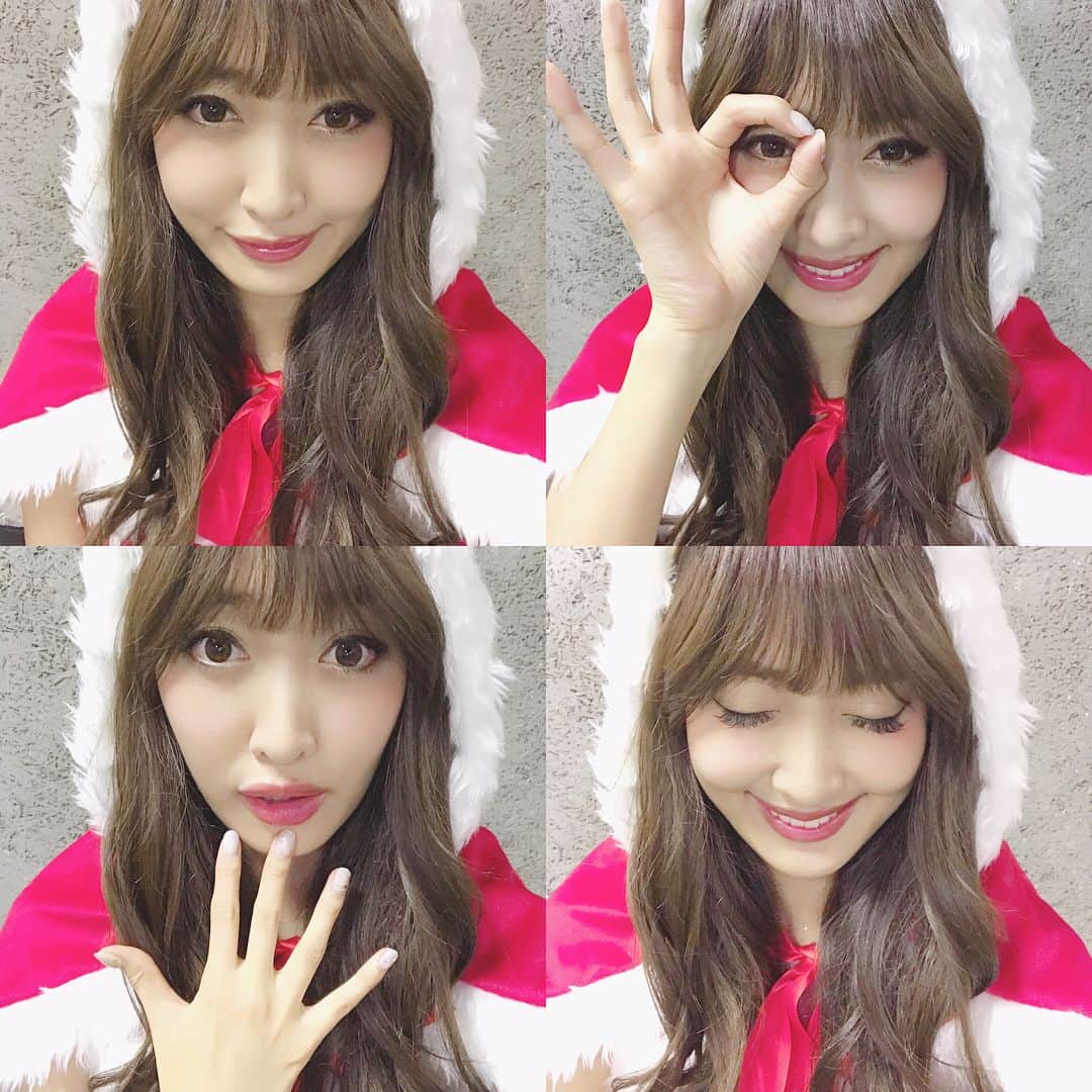 佐達ももこさんのインスタグラム写真 - (佐達ももこInstagram)「💚🎅❤️ . TGRS4 イベントありがとうございました☺️💋 rimorimoで皆さんの前でダンスを披露することができました👯❤️ そして、思わずグッときてしまうナンバーも披露できて、涙を流して喜んで下さる皆さんのお顔を見ることができてとても幸せでした💞 私もウルっときてしまった。。。 お手紙やプレゼントやバルーンも本っっ当にありがとうございます💌💝🎈 これからあけよ〜っと💞 サンタの格好なんてしちゃって恥ずかしかったけど、楽しんだ🎄🤶 心温まる1日をありがとうございました😊❤️ . . #サンタ#サンタコス#rimorimoTV」12月2日 23時20分 - sadamomodayo