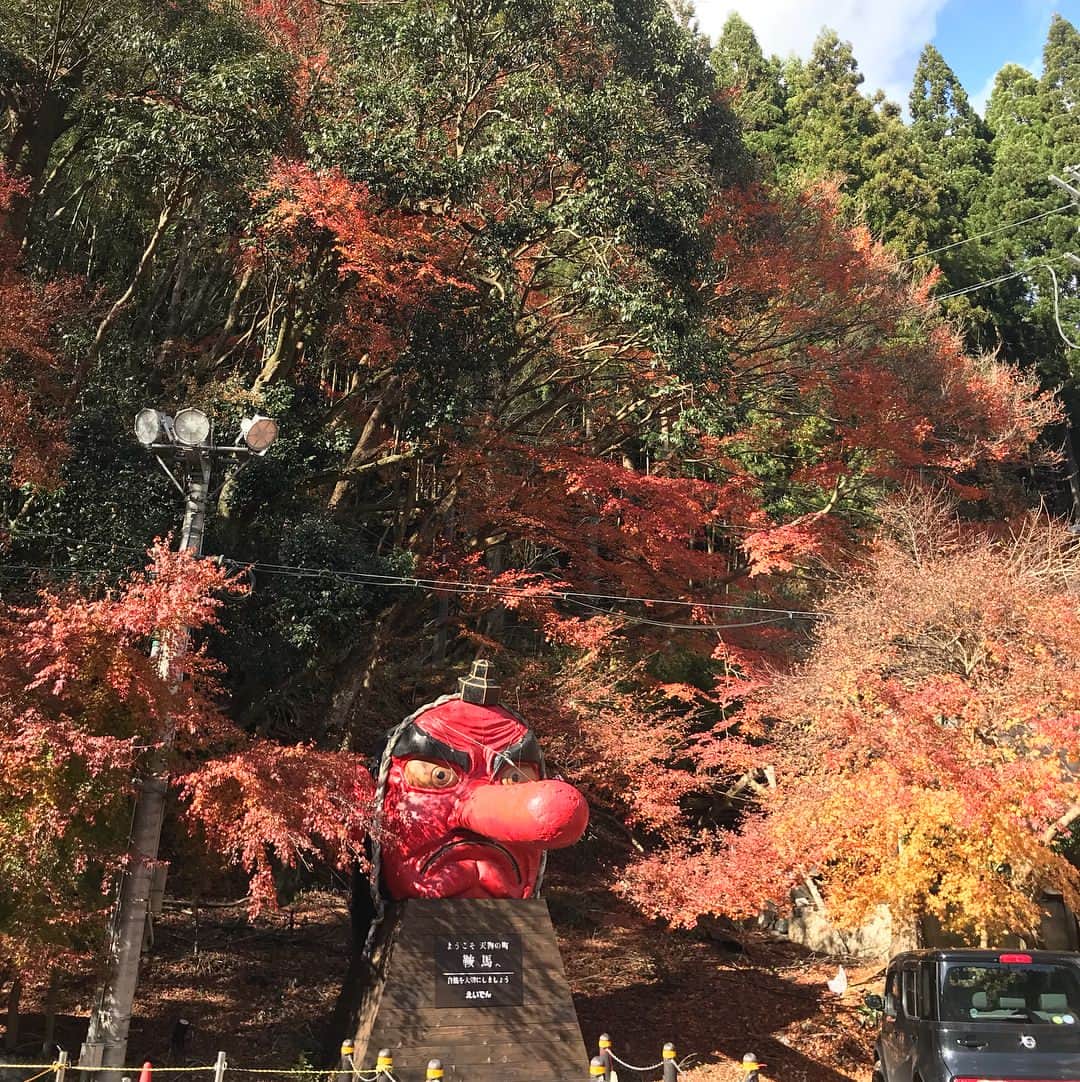 雛月乙葉さんのインスタグラム写真 - (雛月乙葉Instagram)「京都のくらま温泉に日帰りで行ってきました♨️🐒 いつものタジィと😁笑 ・ くらま温泉は初めて行ったのですが、シンプルに露天風呂が開放的で親しみやすい感じが居心地良く、久し振りにゆっくり出来て気持ちよかったです♨️ お肌もしっとりスベスベになった気がする笑 ・ 紅葉も美しい🍁 やはり冬の温泉は格別ですなぁ  #京都#鞍馬温泉#鞍馬#冬#日帰り温泉#小旅行」12月2日 17時39分 - h.ayano.m