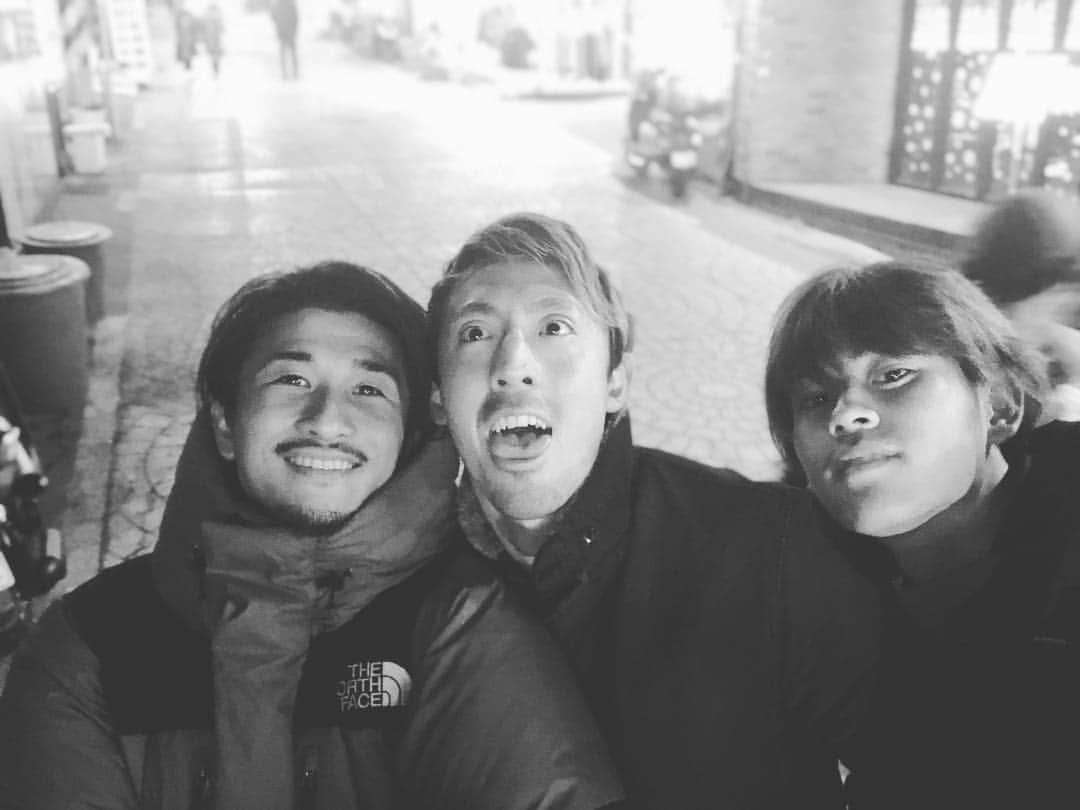 佐藤優平さんのインスタグラム写真 - (佐藤優平Instagram)「#明日は我が身 #シーズン終了 #5人で一部屋 #山田拓巳 #田代真一 #佐藤優平 #鈴木雄斗 #汰木康也  #欲望に満ちた青年団  #韓国 #明洞 #夜はこれからです」12月2日 20時03分 - yuheisato_official