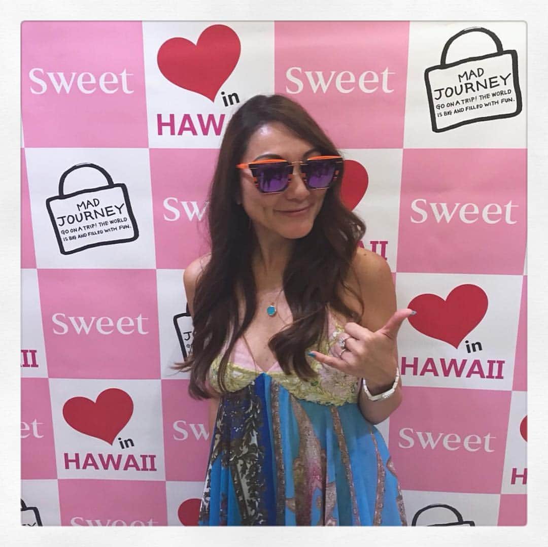 のインスタグラム：「MDJ-12 REST _____________ @makikonikson @sweet_editors  #madjourney  #mdjhawaii #53bythesea #mdj12rest #sunglasses . #マッドジャーニー #sweetハワイ #スゥイート #大人のための修学旅行 #マキコニクソン . sweetハワイイベントにて マキ・コニクソンさんが来てくれました。」