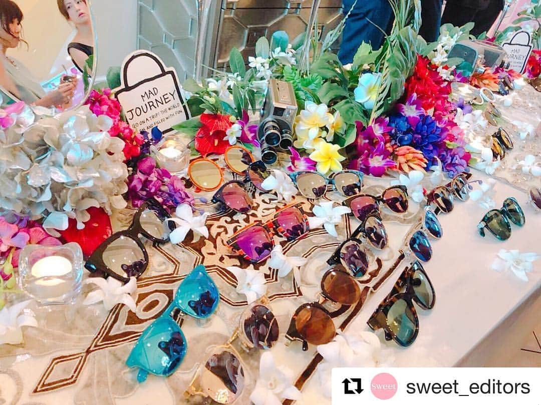 MAD JOURNEYのインスタグラム：「—— @sweet_editors  @makikonikson #madjourney  #mdjhawaii #53bythesea #sweet #hawaii #travel #fashion #sunglasses . . . #マッドジャーニー #sweetハワイ #スゥイート #大人のための修学旅行 #マキコニクソン #小嶋陽菜 #こじはる #紗栄子」