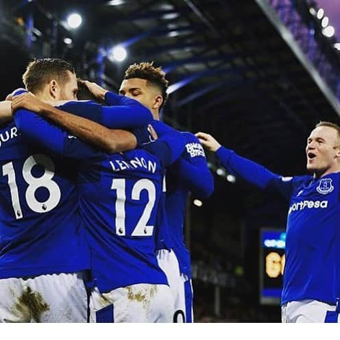 フィル・ジャギエルカのインスタグラム：「Back to back wins and clean sheets well done boys!! COYB 💙⚽️⚽️」