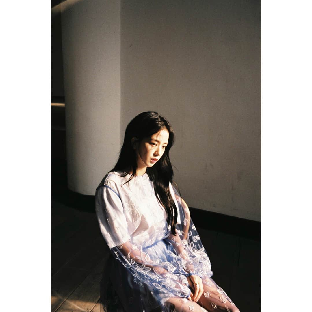 BLACKPINKさんのインスタグラム写真 - (BLACKPINKInstagram)「#BLACKPINK#JISOO#INSTYLE#광고#인기가요#츄요일#BLINK#곧봐#missyouguys#😭#💙」12月3日 9時30分 - blackpinkofficial