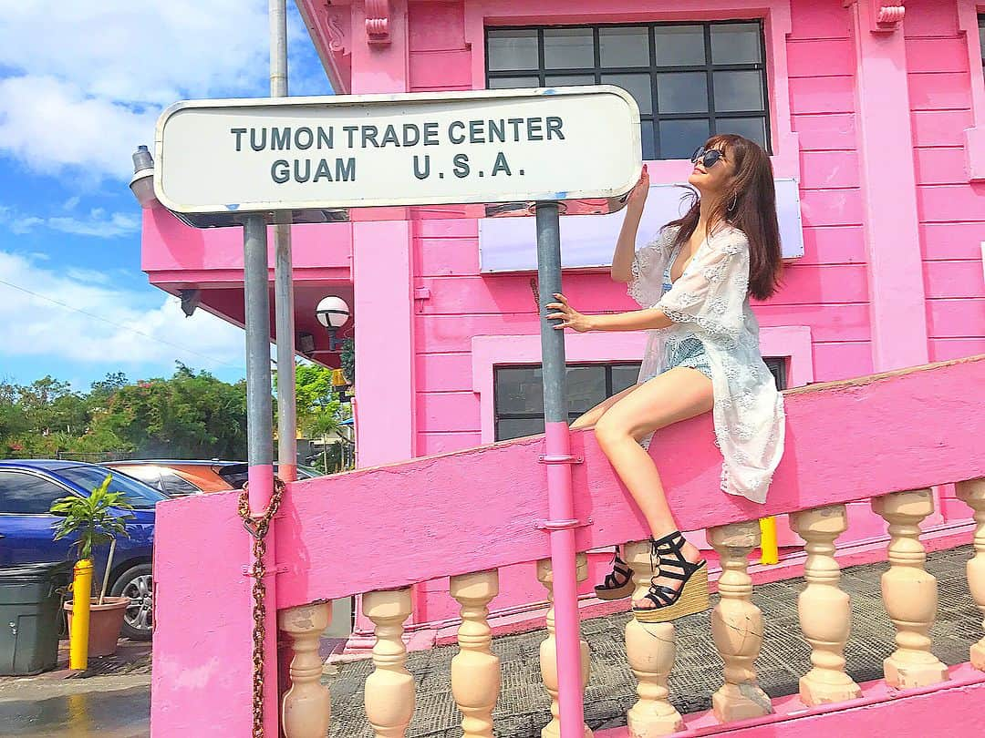 得あゆさんのインスタグラム写真 - (得あゆInstagram)「pink👙🏩💓💞👉🏻 ・ 日焼けしたかも？？？☀️ ・ #グアム#guam#ピンク#pink#Bikini#水着#夏#スワイプ#インスタ映え#流行語大賞#かわいい#かわいすぎる#instaguam_mega#shopguam2017#むちむち#安定の#楽しそう#日焼け#小麦肌#ギャル#guam50」12月3日 10時17分 - tokuayu819