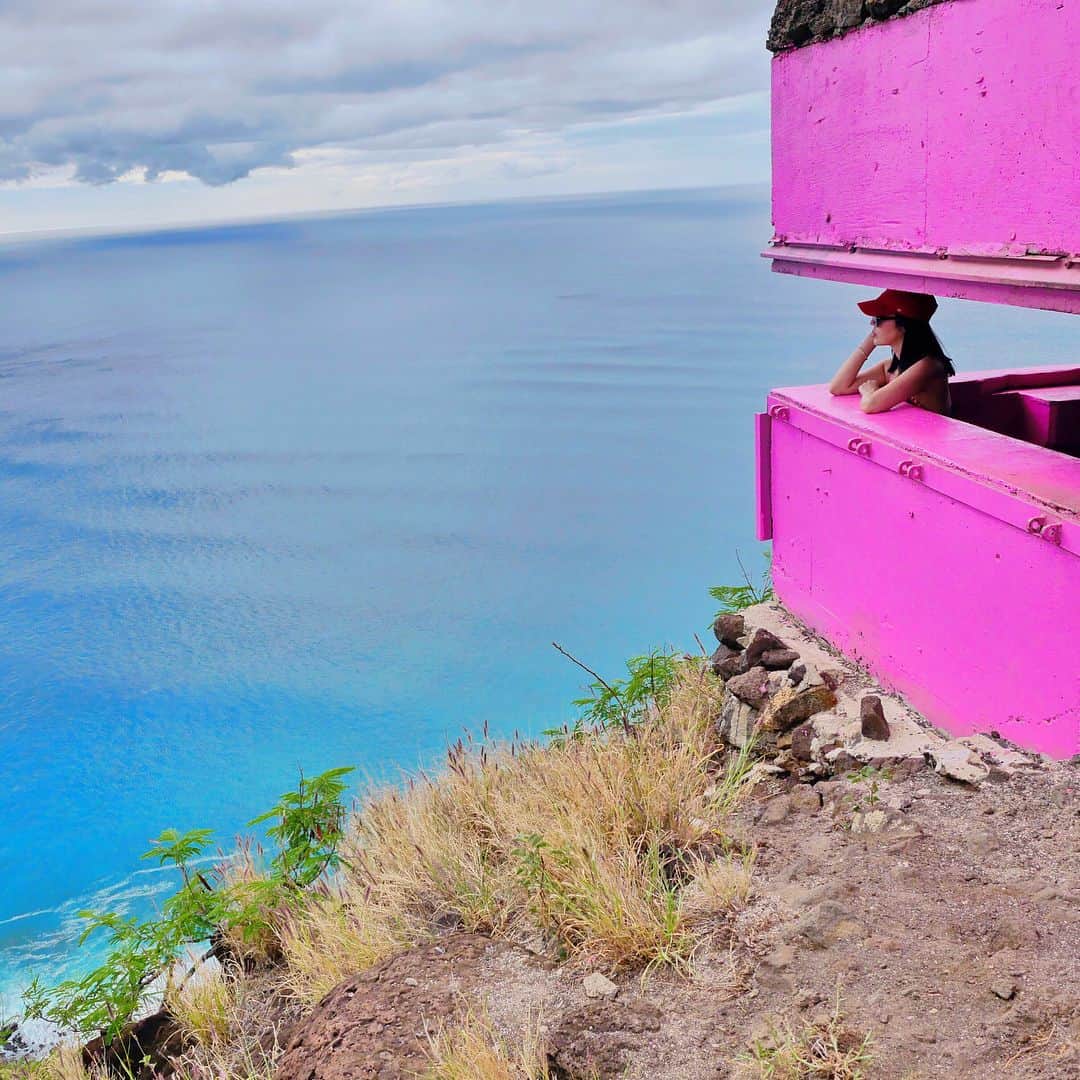 megbabyさんのインスタグラム写真 - (megbabyInstagram)「トレーニングのためにPINK目指して登山💘⛰🏃‍♀️足はガクブルだけど達成感✨😂🙌🏾#hawaii #pinkpillbox #往復2時間#汗だく」12月3日 11時22分 - _megbaby_