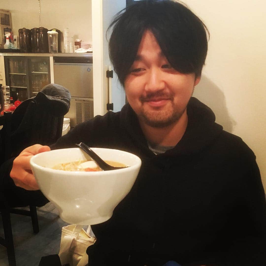 堀正輝さんのインスタグラム写真 - (堀正輝Instagram)「朝からラーメンを飲む人。」12月3日 11時46分 - hori_scamcircle