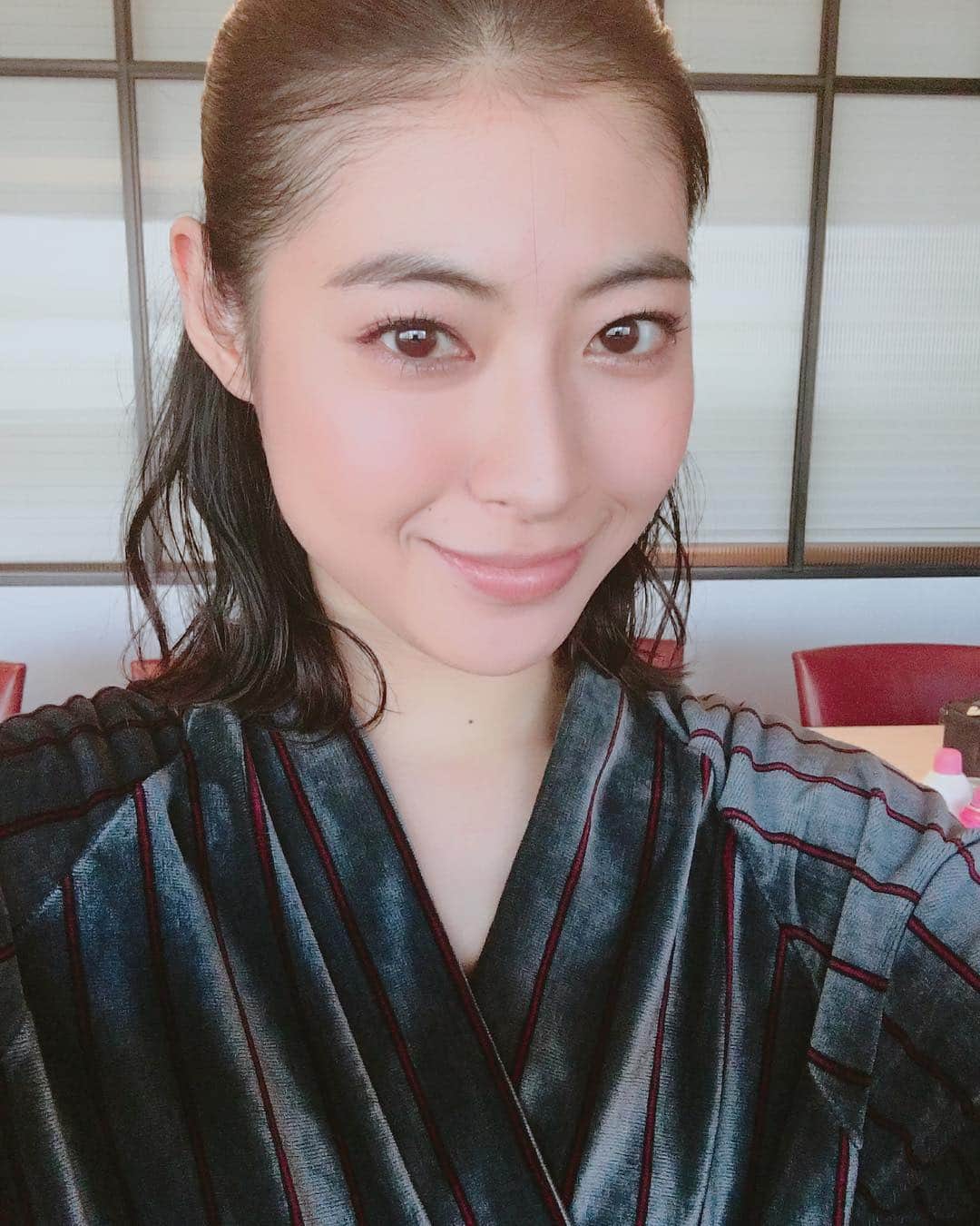 瀧本美織のインスタグラム：「本日13時〜渋谷HMV&BOOKS TOKYOでカレンダーイベント、握手会お待ちしてます🤗💕 #2018#calendar#HMV」