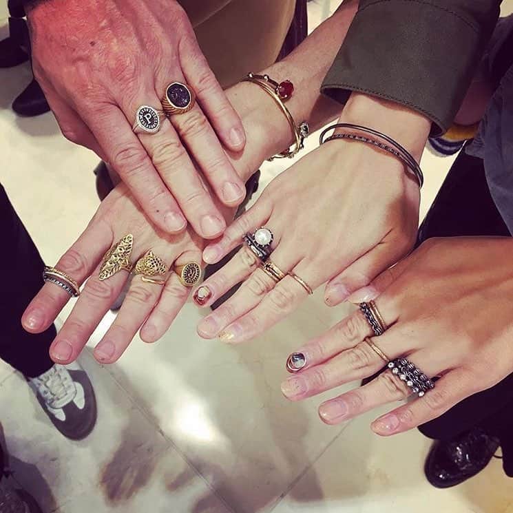 のインスタグラム：「Stack 'Em Up! Live from Osaka 🇯🇵 #iosselliani#ring#jewelry#bracelet#otd#stacking#myfriendsring#style#love#ringu#event#japan#fashion#puroiosselliani#goodvibes#abautlastnight#greatpeople」