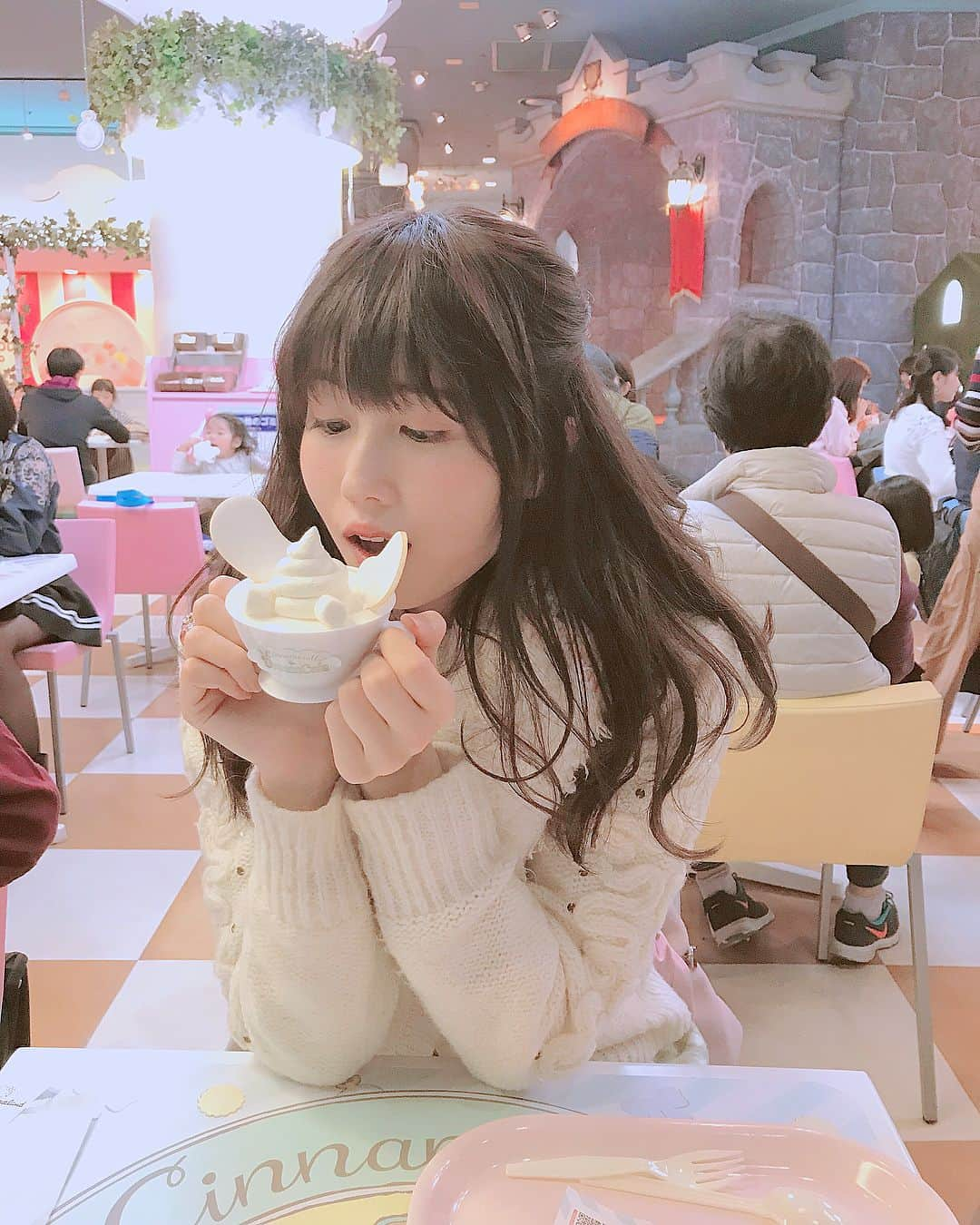 増澤璃凜子さんのインスタグラム写真 - (増澤璃凜子Instagram)「おしりとわたし🍦☁️🍦☁️ . どこまでもあまかった🍼  #sanrio #sanriopuroland #cinnamoroll #サンリオ #サンリオピューロランド #シナモロール #彼女感」12月3日 23時13分 - ririkomasuzawa