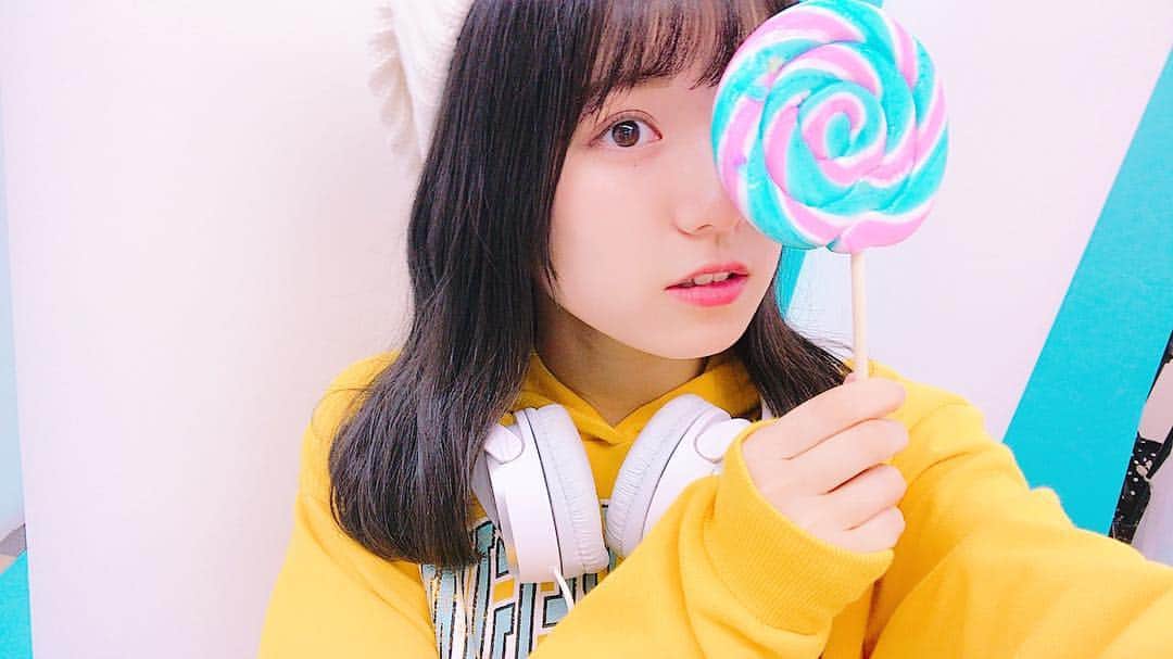 高寺沙菜のインスタグラム：「#candy 🍭大好き🐰💓 撮影で大きいキャンディ見たときはテンション上がったな🐻🍭 やっぱり自分は可愛い物も好きなんだなって思った🍭💓 #love #me #sugar #可愛い」