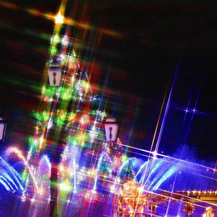 東京ディズニーリゾートさんのインスタグラム写真 - (東京ディズニーリゾートInstagram)「What's your wish for Christmas? 幻想的・・・✨ (Photo: @ayaka_disneygram）  #christmaswishes #colorsofchristmas #mediterraneanharbor #tokyodisneysea #クロスフィルター #クリスマスツリー #カラーオブクリスマス #クリスマスウィッシュ #東京ディズニーシー #東京ディズニーリゾート  これからもゲストのみなさんの写真をご紹介します。 #tokyodisneyresort などをつけて投稿してくださいね。詳しくは公式ブログでご案内しています。 http://www.tokyodisneyresort.jp/blog/151005/」12月4日 12時31分 - tokyodisneyresort_official