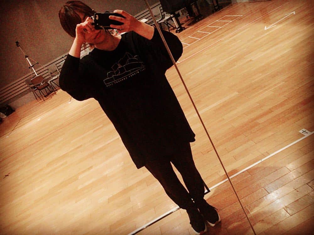 愛美さんのインスタグラム写真 - (愛美Instagram)「リハ着も黒い◎黒が好きだ〜」12月4日 9時40分 - aimin_official