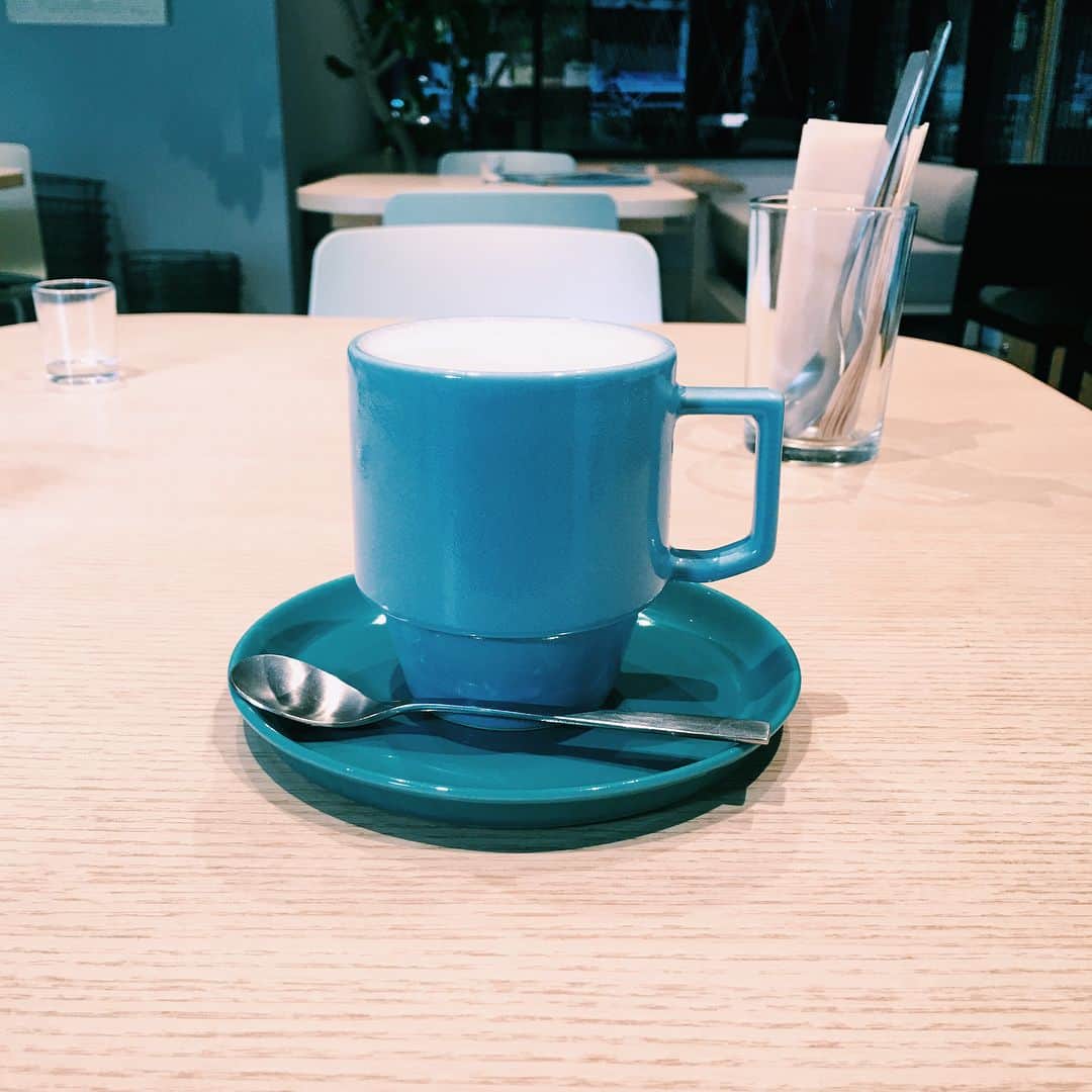 宮崎葉さんのインスタグラム写真 - (宮崎葉Instagram)「かわいいシルエット☕️ shibuya castにあるカフェ、Åre(オーレ) ほうじ茶ラテが抜群に美味しい。 早朝撮影の時の帰りは、ここ。 #Åre #オーレ」12月4日 10時21分 - you_miyazaki