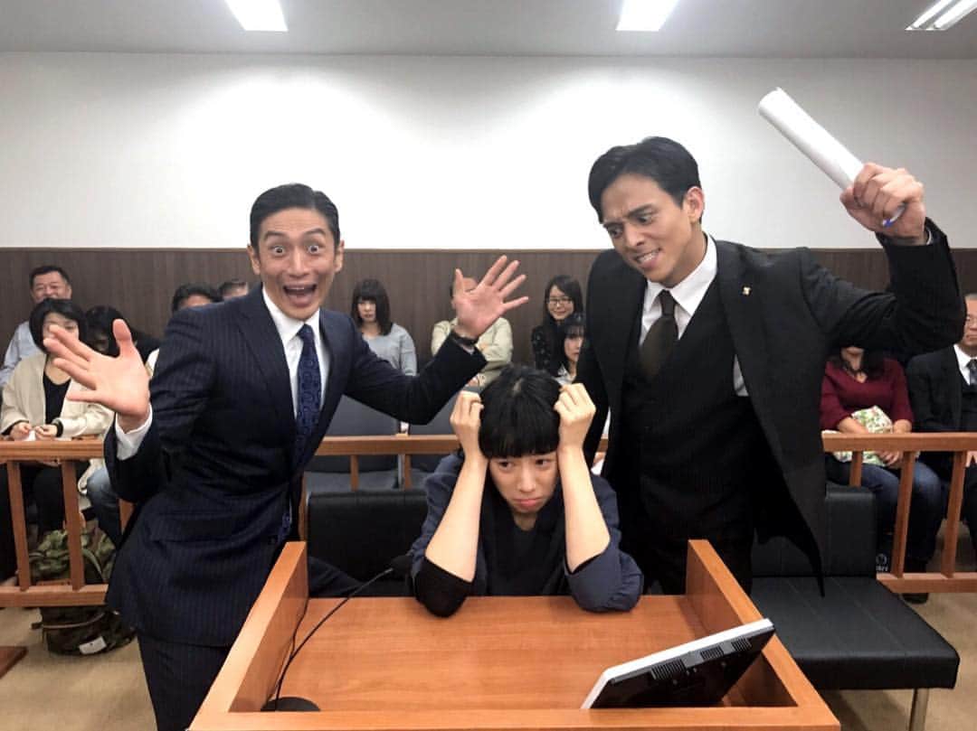 TBS「監獄のお姫さま」のインスタグラム：「解禁です！！ 第9話になんと！ #満島真之介 さんが出演！ どんな役をやるかは第9話を見てのお楽しみです！  #写真は #みんなでしのぶをいじめてるシチュエーション #共演した事があるお三方 #和気あいあいの現場でした #満島ひかり さんと #兄弟で同じ番組に出演は初 #楽しみです〜！！」