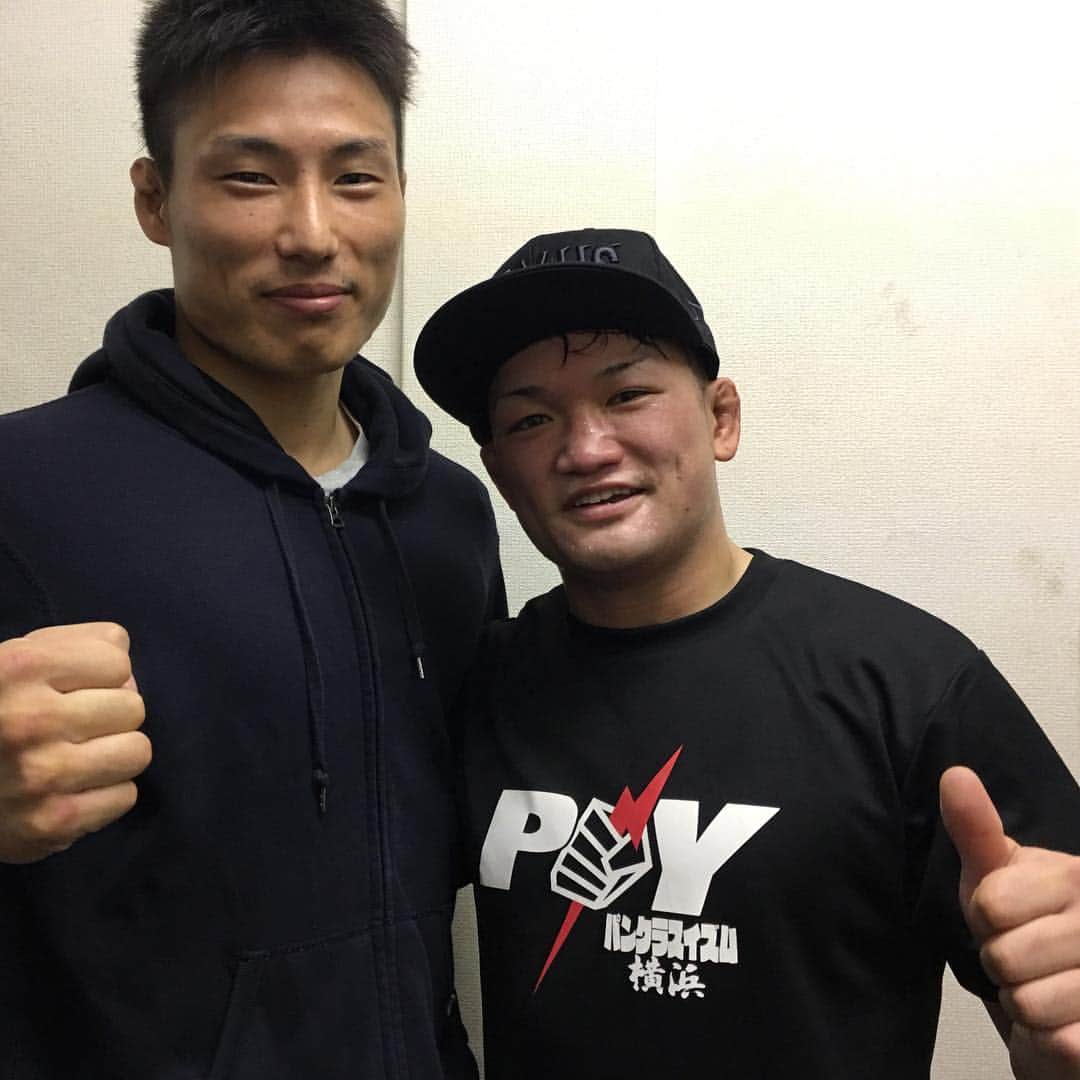 のインスタグラム：「12月3日、#fightingnexus vol.11 #パンクラスイズム横浜 #中村邦夫 #阿部竜治 邦夫さんは1Rパウンドで心身にダメージ与え、2Rはじめにローキックで足破壊し、TKO勝ちで一年半前のリベンジ達成。 阿部さんことアベリューは2R迄引き分けで延長3R目に入り、その延長Rを取り判定勝利、全体を通して競っていた試合をよく頑張って勝ちました。 邦夫さんは正直言って勝つと思っていましたが、アベリューはパンクラスイズム横浜所属初戦ということもありどんな感じなのか分かりませんでした。 しかし当日戦前から戦い方をハッキリ明言して意思を伝えてくれて、本当にその通り戦い切りましたし、こちらの声に呼応して頑張ってくれて嬉しかったです。 試合であれだけ頑張れるのは立派だと思いました。 今まで諸々やり取りしていてイライラさせられることが多々ありましたが、試合で見直しました、これぞまさに見直した。 根性もスキルも格闘技頭もあって格闘技やってました。 邦夫さんはこれでfightingnexus三連続KO勝利、本人は今後も試合して行きたいらしいので本人が望む格闘技の道を進ませてあげたいです。 アベリューは今回ベストウエイトから一階級上での試合でした、本来の階級での試合が見てみたいと思いました、本人が望むタイミングでの次戦決めてあげたいと思いました。 二人ともパンクラスイズム横浜で汗を流し、試合で勝ってくれて、ありがとう。 #ファイティングネクサス  #邦夫 #高校通算本塁打 #24本 #米子松蔭 #米子松蔭野球部 #暴力 #虐待 #いじめ #撲殺 #足破壊 #リベンジ #復讐 #アベリュー #グラップラー竜 #乱暴 #オラオラ」