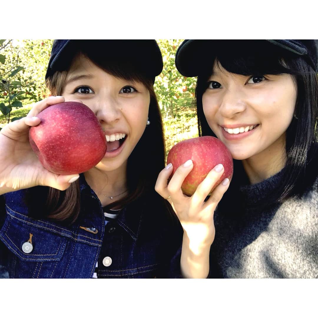 玉井詩織さんのインスタグラム写真 - (玉井詩織Instagram)「はい、きょんちゃんとりんご狩りしてきました🍎1ヶ月前のお話…  ずっと何か狩りたいって話ししてて、 よし、りんごだ。って！  たのしかった♡  #芳根京子 #次なに狩りに行く？ #姉妹ですかって言われたね #どっちが姉に見えたのか #それ重要」12月4日 22時30分 - shioritamai_official