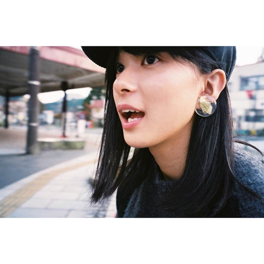 玉井詩織さんのインスタグラム写真 - (玉井詩織Instagram)「はい、きょんちゃんとりんご狩りしてきました🍎1ヶ月前のお話…  ずっと何か狩りたいって話ししてて、 よし、りんごだ。って！  たのしかった♡  #芳根京子 #次なに狩りに行く？ #姉妹ですかって言われたね #どっちが姉に見えたのか #それ重要」12月4日 22時30分 - shioritamai_official