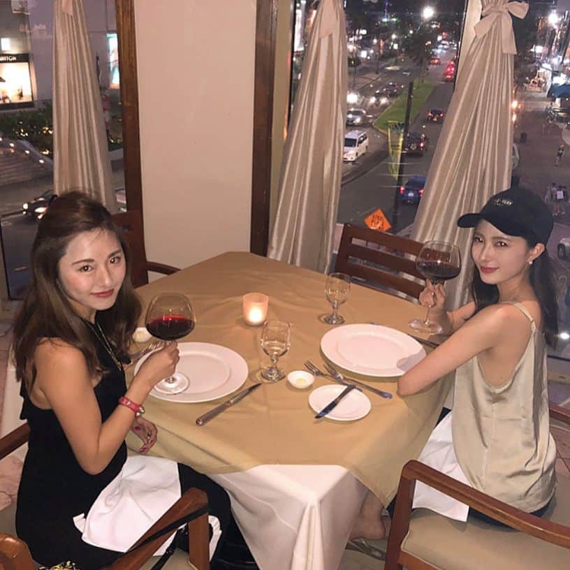 湯浅喬子のインスタグラム：「laylaと初旅行✈️ 、 初日も最終日dinnerもAvenueで🥩🍾 、 熱く語って、この旅で更に大好きになった!! また近々計画中✍️♡ #layla#love#GUAM#trip#avenue#旅行#グアム」