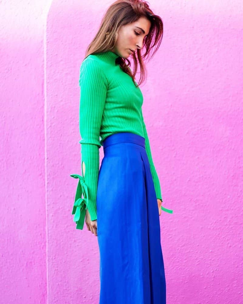 LOOKBOOKのインスタグラム：「Look: "Colour Blocking Burano" Who: Malia Keana  lb.nu/maliakeana  Occupation: Stylist & model  From: #Germany #Whythislook: Vibrant colors with contrasting wall.  Blog: dontwearthisathome.com Member since: 2011  Karma: 5,178」