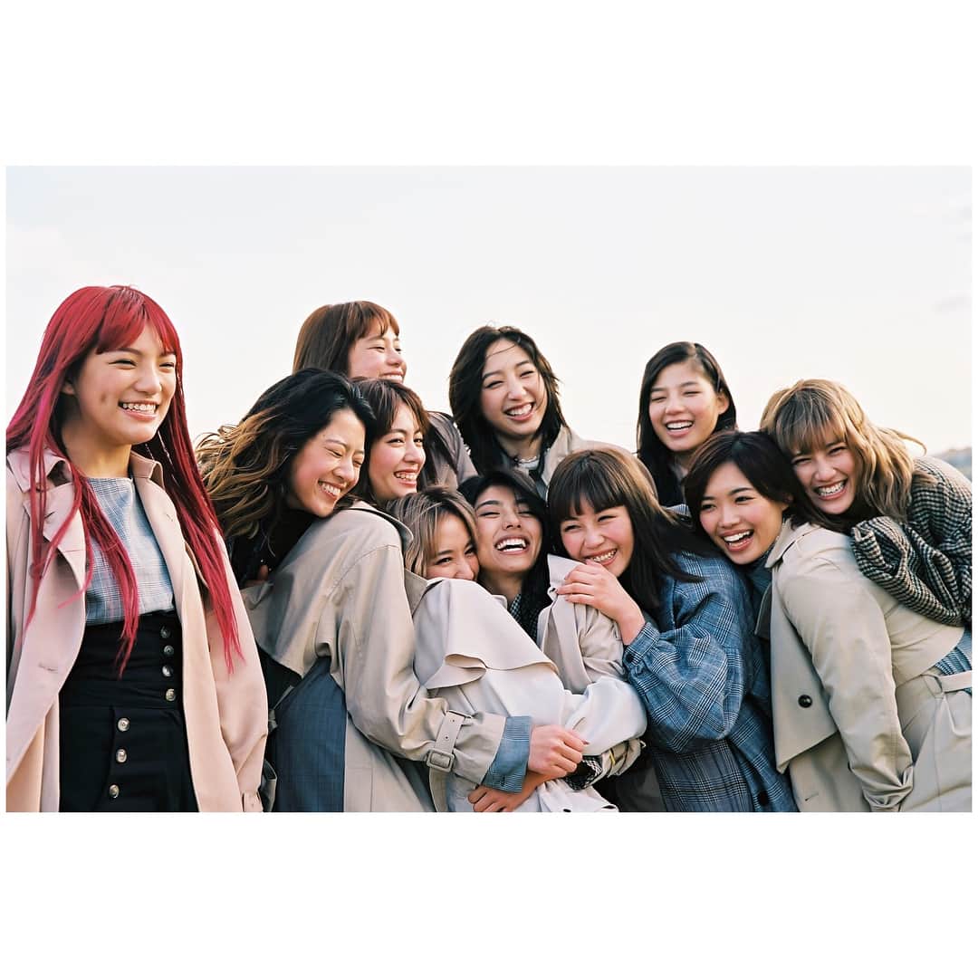 Aya（高本彩）さんのインスタグラム写真 - (Aya（高本彩）Instagram)「E-girls new single〝北風と太陽〟本日店着日です🍂  初回限定盤についてくるフォトブックの中に私が撮影した写真も載せていただいてます。。 @kaie_murakami さんありがとうございます🙏 是非皆さん見てください(^^) #egirls #北風と太陽 #photobyaya  #フォトバイアヤ  #オフショットはegfamilyモバイルのPhotobyAyaコーナーに載せます」12月5日 15時55分 - aya_dream04