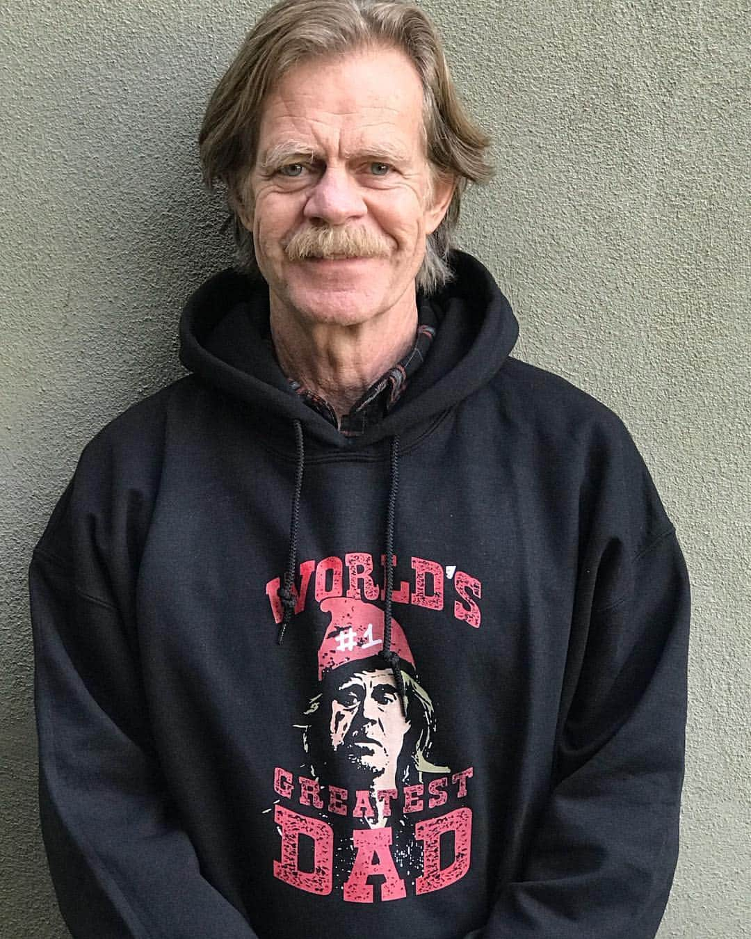 ウィリアム・H・メイシーさんのインスタグラム写真 - (ウィリアム・H・メイシーInstagram)「“Best gift you can give your kids is neglect- prepares them for the future”. Frank Gallagher. Order your tee or hoodie today from represent.com/macy. All proceeds go to LACHSA, LA’s audition only, conservatory style, public High School. LINK IN BIO!」12月5日 8時35分 - williamhmacy