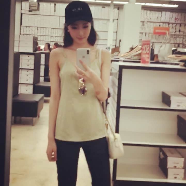 湯浅喬子のインスタグラム：「昔も好きだった、NINE WEST👠 安い上に50%offだったよ🙄」
