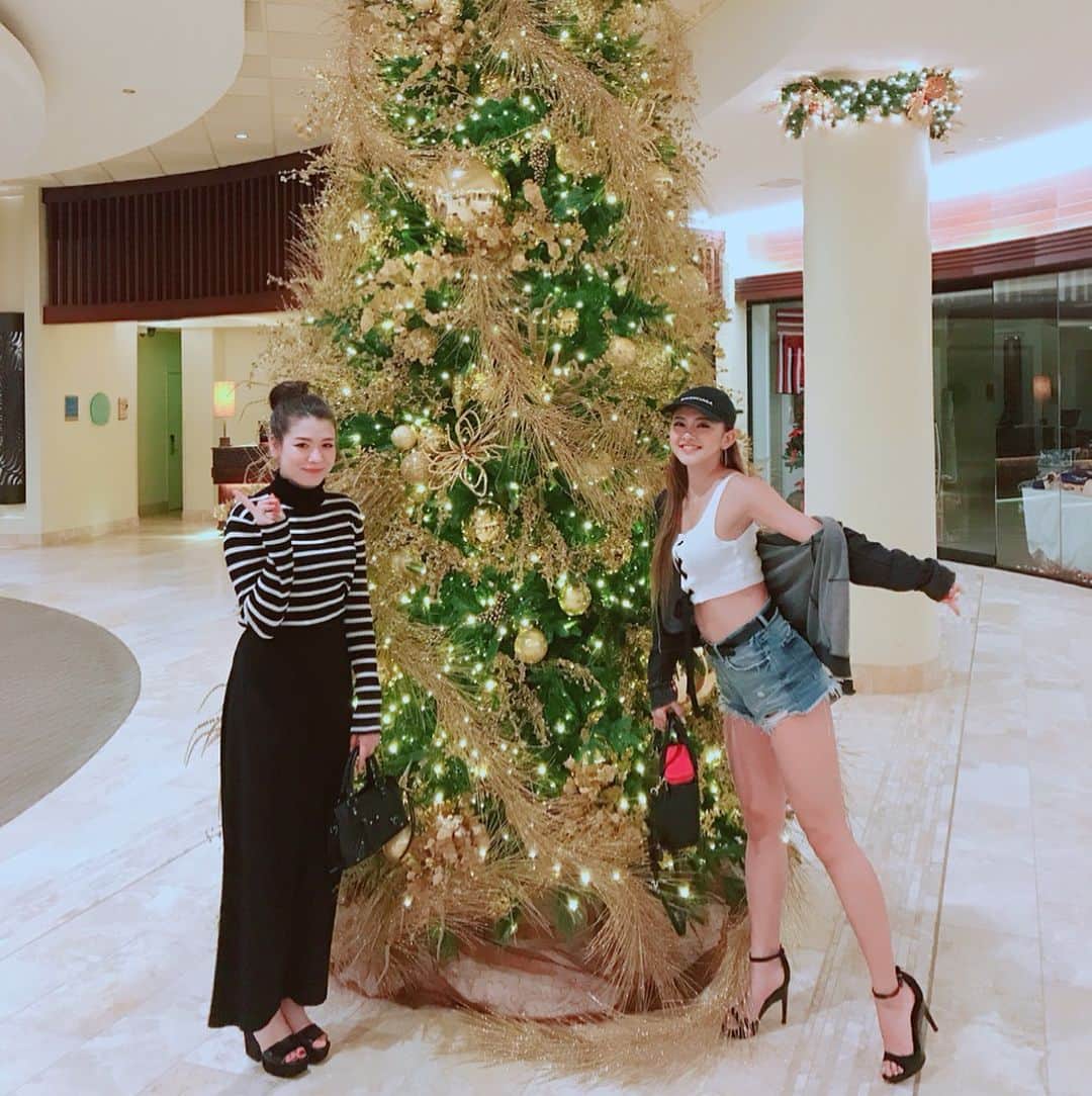 カレンさんのインスタグラム写真 - (カレンInstagram)「出国前から連日会ってたから、一週間くらいずっと一緒に過ごしてた大好きなマヤさん @mayawag 😘💖💖💖 年上の尊敬している人だけど、一緒にいてこんなに波長があって、アホができて、こんなにもずっと笑っていられる人いません😂💕 まやさんは本当になんでも出来て、無意識に気遣いを当たり前に自然としていて見習う所が本当にたくさんあって、日々学ばせて頂いております😭🙏✨ 毎日楽しくて幸せな気持ちでいれるのはこの人のおかげなのです💋♩ ほんと大好きすぎて私の彼氏になってほしいww カレンに毎日幸せと笑いをありがと @mayawag 💟😍 #bff #mylove #FRIENDS #lve #hawaii #beach #aloha #aula #sunset #waikiki #ハワイ」12月6日 0時46分 - cjd_karen