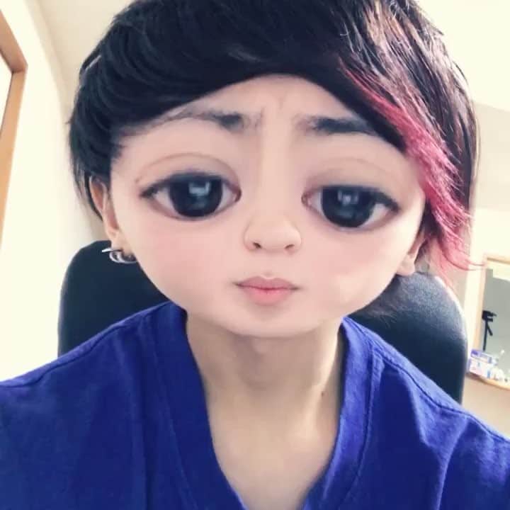 VAMBIのインスタグラム：「Let it Go〜ありのままで〜 歌ってみた。  神回です。  #youtube #youtuber #youtubers #youtubechannel #アナと雪の女王  #アナ雪 #アナとエルサのフローズンファンタジー」