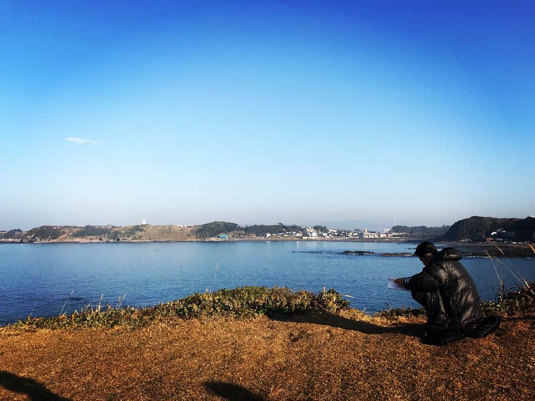 TBS「監獄のお姫さま」さんのインスタグラム写真 - (TBS「監獄のお姫さま」Instagram)「#プリプリオンエアーまであとと4時間！！ #今夜は第8話 #第2幕スタート #泣きあり笑いあり #みんなが出所？！ #復讐はどうなるのか？ #カヨとのぶりんの恋の行方も見逃せない！ #写真は #長ゼリフを一生懸命空き時間に練習する #伊勢谷友介 さん #ずーっと練習 #とても大事なシーン #だからすごく真剣 #でも現場は笑いがいっぱい」12月5日 18時31分 - pripri_tbs
