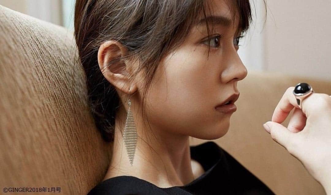 桐谷美玲　ファンアカウントのインスタグラム：「・ ・ ・ ・ ・ ・ 横顔素敵すぎです。 ・ ・ ・ #桐谷美玲 #mireikiritani」