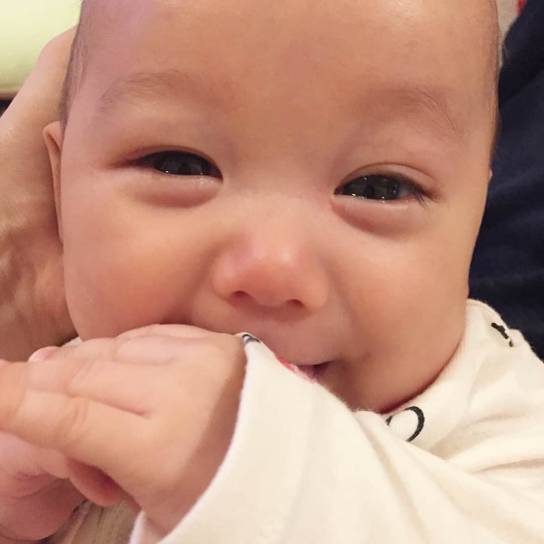 下田美咲さんのインスタグラム写真 - (下田美咲Instagram)「最近目が合ってる間中笑ってくれる。可愛い！なにその笑顔かわいい！  #赤ちゃん #息子 #babysmiles #boy #生後2ヶ月半」12月5日 22時43分 - shimodamisaki815