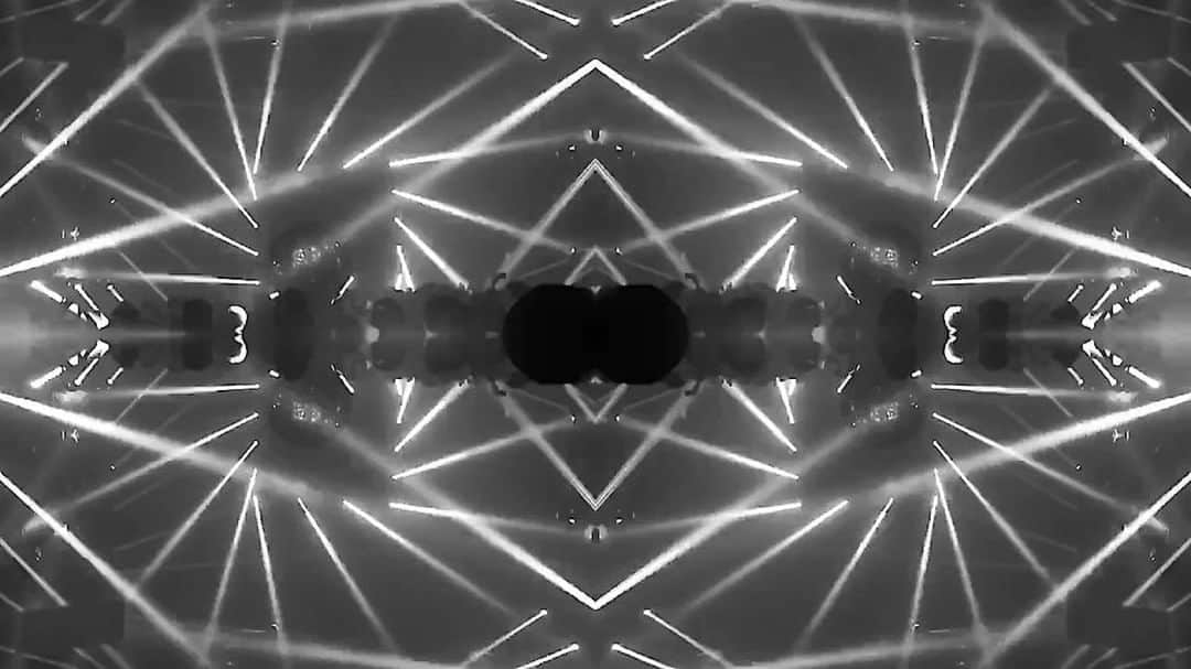 出浦寛子（HIROKO）のインスタグラム：「. . 映像元ネタは @teamlab_news . 実際に行った人ならわかるかも👀♡？？ . . @the_mura_masa ♫ Midas Touch . . #Muramasa  #MidasTouch #trap #music #video  #visualart  #teamlab #teamlabjungle #videooftheday #出浦寛子 #detsuko #deurahiroko  #cjhiroko  #cjd_hiroko  #doyoulikeit . . .」