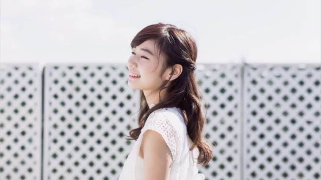 杉浦みずきのインスタグラム：「. 自己PRで、オリジナルのピアノ曲を演奏している時に後ろで流していた動画です 収まらないので２つに分けてます🎬 パート①🎶 ・ ※文字は曲の歌詞ではなくメッセージです笑」