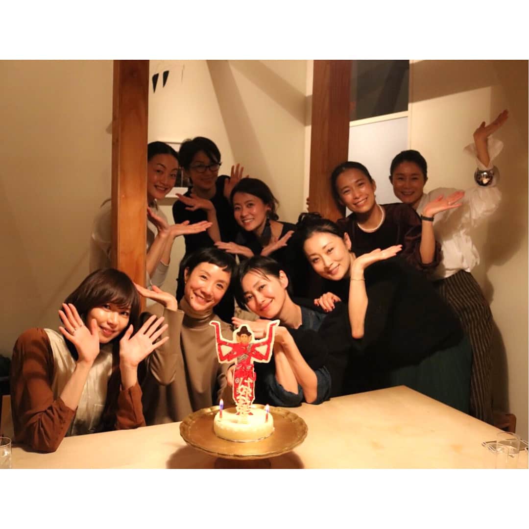 森下紀子さんのインスタグラム写真 - (森下紀子Instagram)「. 毎回楽しみにしてる同窓会。 . 今回はあゆみちゃんのマジックがあったり、 ハナヂのサプライズお誕生日祝い🎂もあって、 盛り沢山で楽しい時間でした♡ . CANTEENオリジナルの、 ハナヂの仏像ケーキは、 クオリティの高さに感激！ . #モデルズ同窓会  #CANTEEN」12月6日 9時17分 - noriko_morishita_