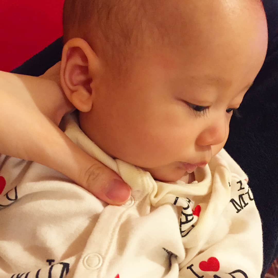 下田美咲さんのインスタグラム写真 - (下田美咲Instagram)「息子のまつ毛がとても長い。  #赤ちゃん #生後2ヶ月半 #baby #boy #まつ毛 #横顔 #寝顔」12月6日 19時32分 - shimodamisaki815